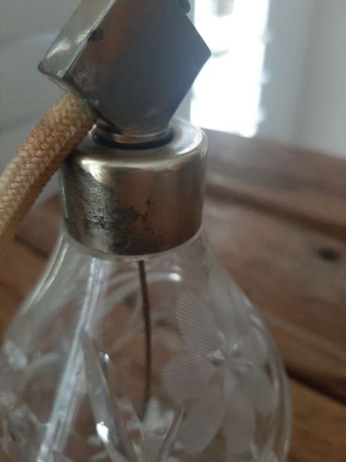 Cut crystal perfume atomiser