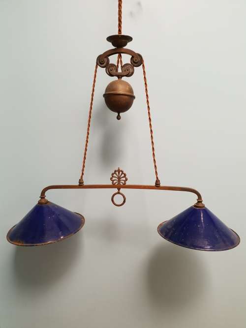 Antique rise and fall lamp