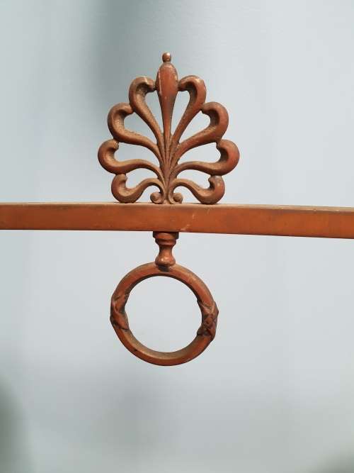 Antique rise and fall lamp