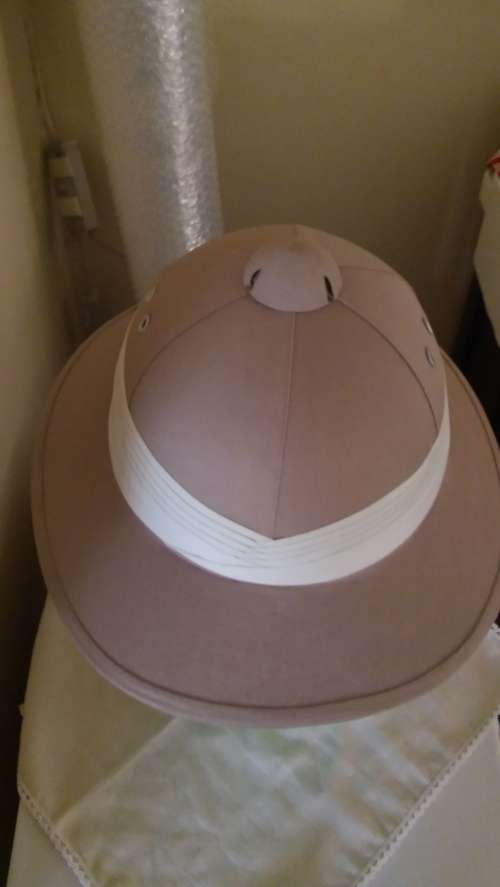 Similar to  WW 1 British  Gentleman pith  helmet Replica