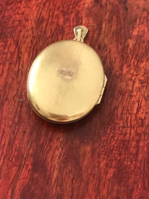 !! Gold Oval locket !!