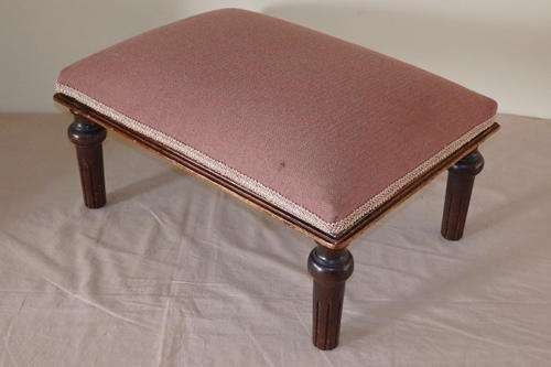 A STUNNING VINTAGE/ ANTIQUE? SOLID WOODEN ALTER STOOL / FOOT STOOL IN A PINK VELVET FABRIC