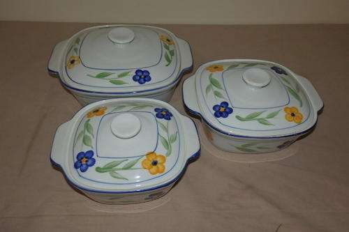 THREE STUNNING SQUARE (LIDDED) CERAMIC ROASTING/ SERVING DISHES IN PRISTINE CONDITION bid/dish