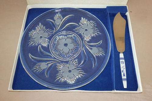 A BEAUTIFUL BOXED GLASS "CUT" CAKE/ PASTRY PLATTER AND CAKE SERVER IN EXCELLENT CONDITION