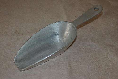 AN AWESOME VINTAGE ALUMINIUM "DRY GOODS" SCOOP IS STUNNING CONDITION