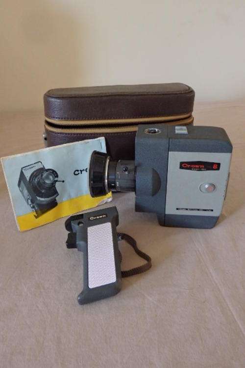 A FANTASTIC VINTAGE CROWN MODEL 503 CAMERA RECORDER IN ITS ORIGINAL CASE
