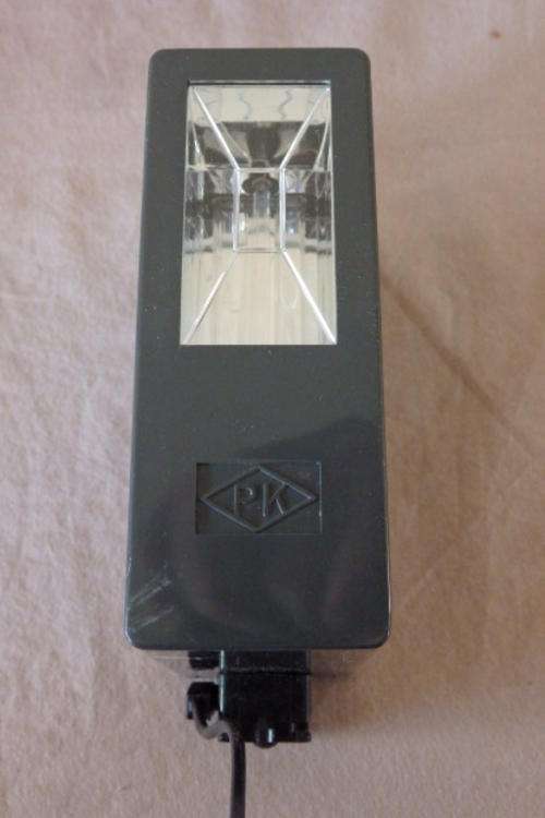 AN AWESOME VINTAGE "WEST GERMAN" MADE PK55 35mm FLASH WITH CHARGER IN ITS CASE