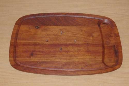 AN AWESOME SOLID WOODEN "SPIKED" MEAT CARVING/ CUTTING BOARD IN GREAT CONDITION