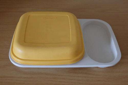 A FANTASTIC ORIGINAL TUPPERWARE LUNCH BOX/ MEAL KEEPER IN EXCELLENT CONDITION