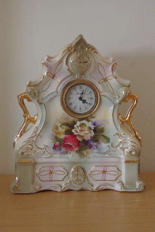 A MAGNIFICENT ORIGINAL VINTAGE GERMAN MADE "JERGER" PORCELAIN MACHANICAL MANTEL CLOCK