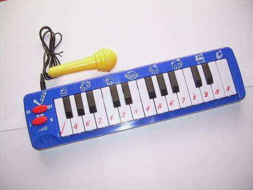 BATTERY OPERATED PIANO WITH MICROPHONE