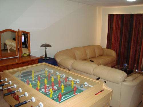 VENEER COIN OPERATED SOCCER TABLE