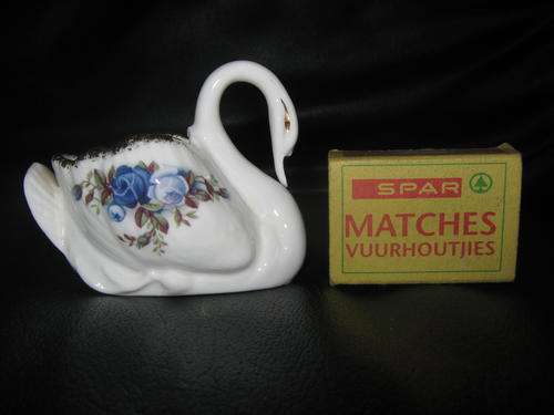 Royal Albert Swan - Moonlight Rose