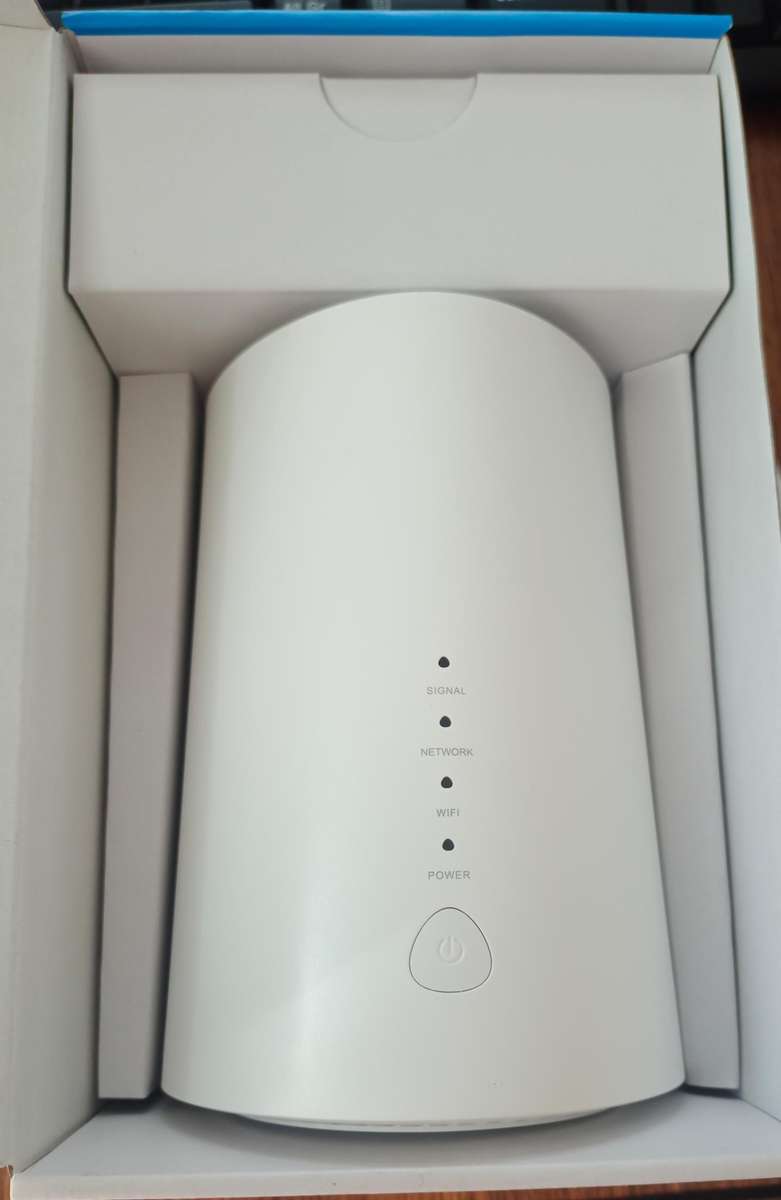 ALCATEL HH72 LinkHub LTE WiFi Router