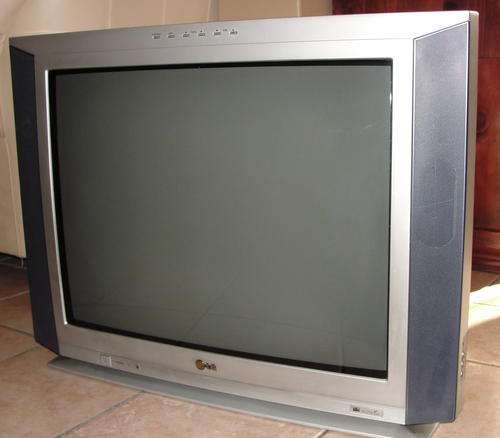 74cm LG CRT TV - needs attention!
