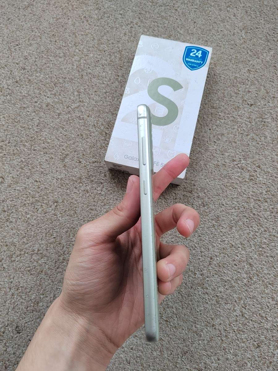 Samsung S21 Fe Dual SIM 128gb 6gb ram with box