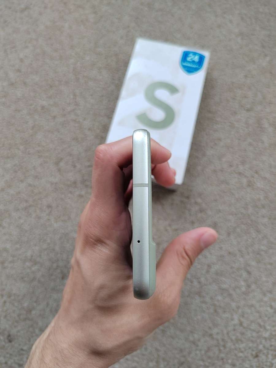 Samsung S21 Fe Dual SIM 128gb 6gb ram with box