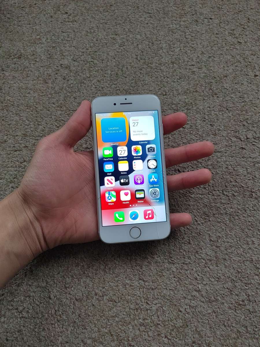 iPhone 7 128gb cracked screen WiFi only