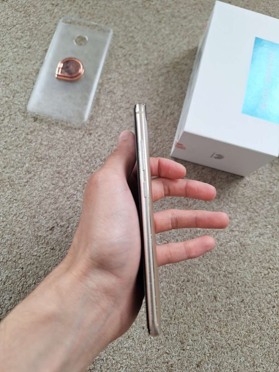 Huawei nova 1 32gb dual sim with box and accessories