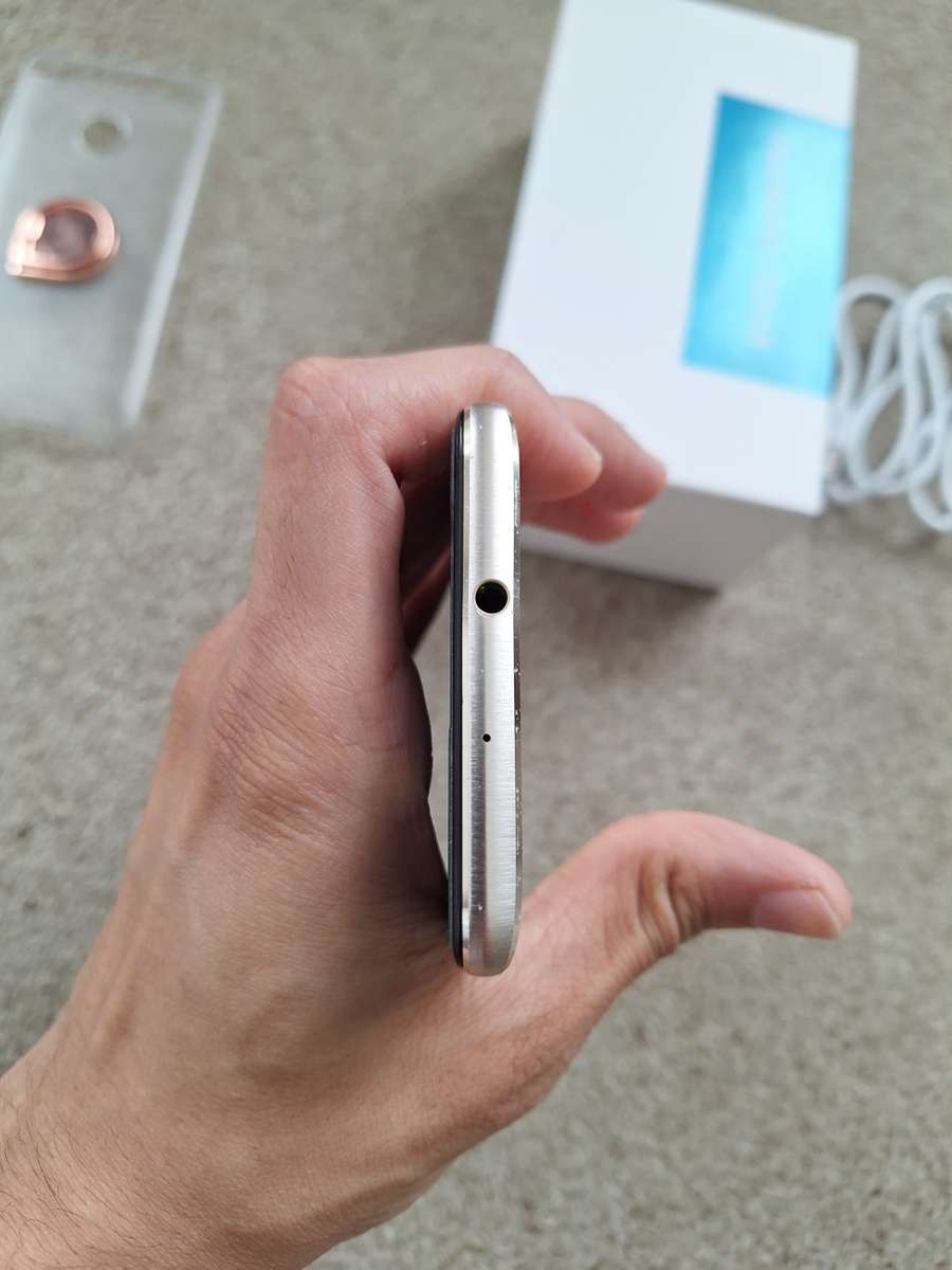 Huawei nova 1 32gb dual sim with box and accessories