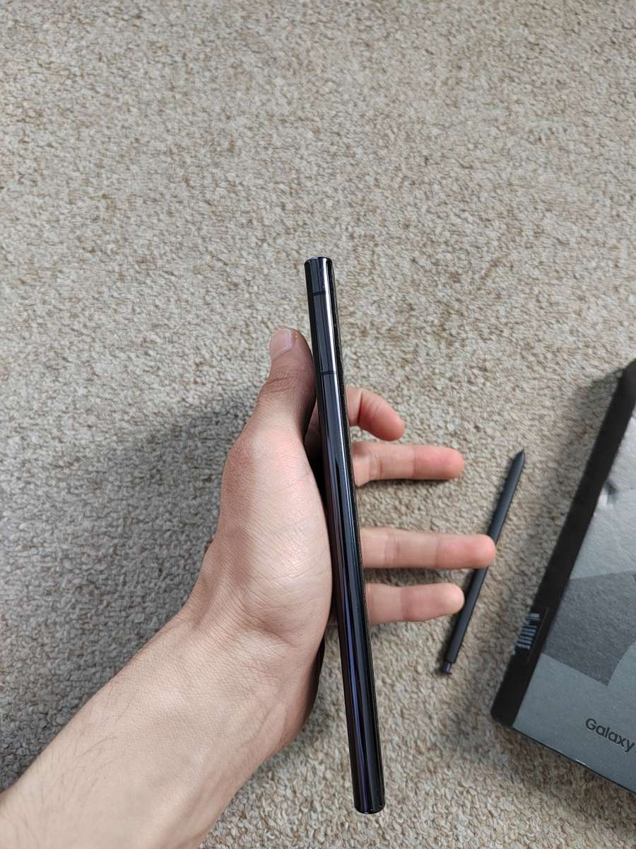 Samsung S22 Ultra 5G 256gb Dual SIM 12gb ram excellent condition with box and original s pen