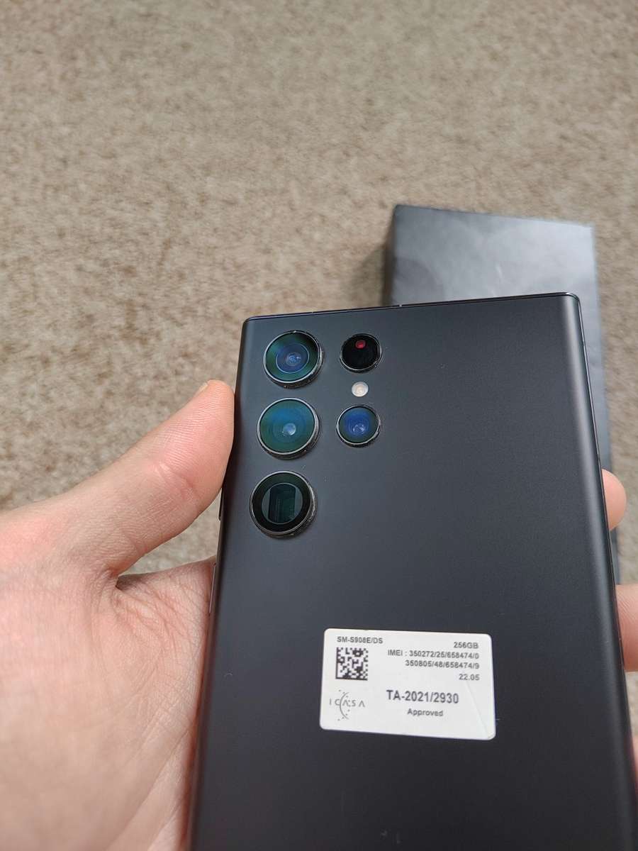 Samsung S22 Ultra 5G 256gb Dual SIM 12gb ram excellent condition with box and original s pen