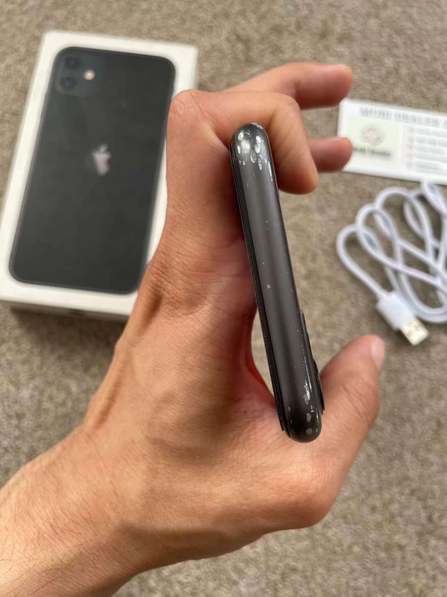 iPhone 11 64gb with box and cable