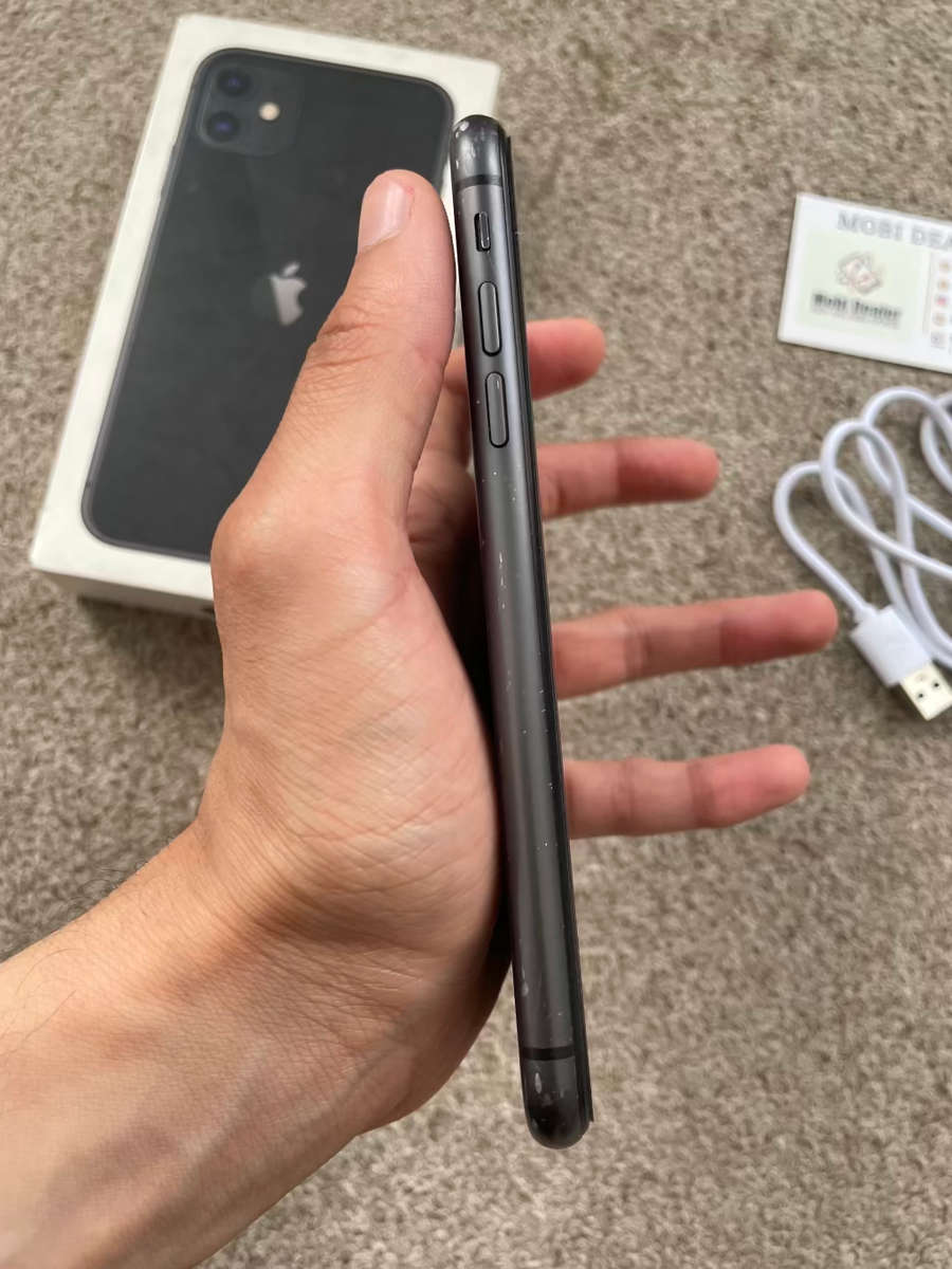 iPhone 11 64gb with box and cable