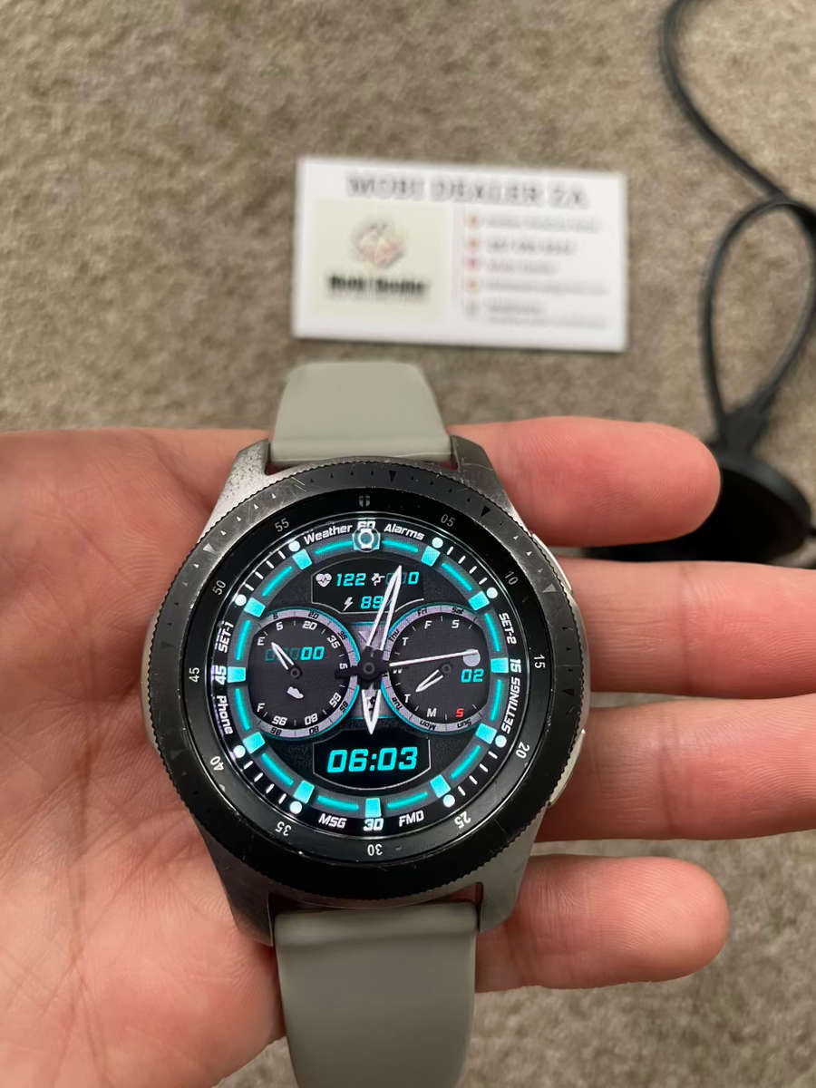 Samsung watch with charger and screen protector