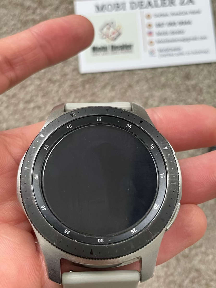 Samsung watch with charger and screen protector