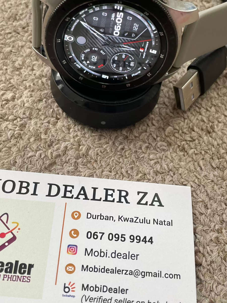 Samsung watch with charger and screen protector