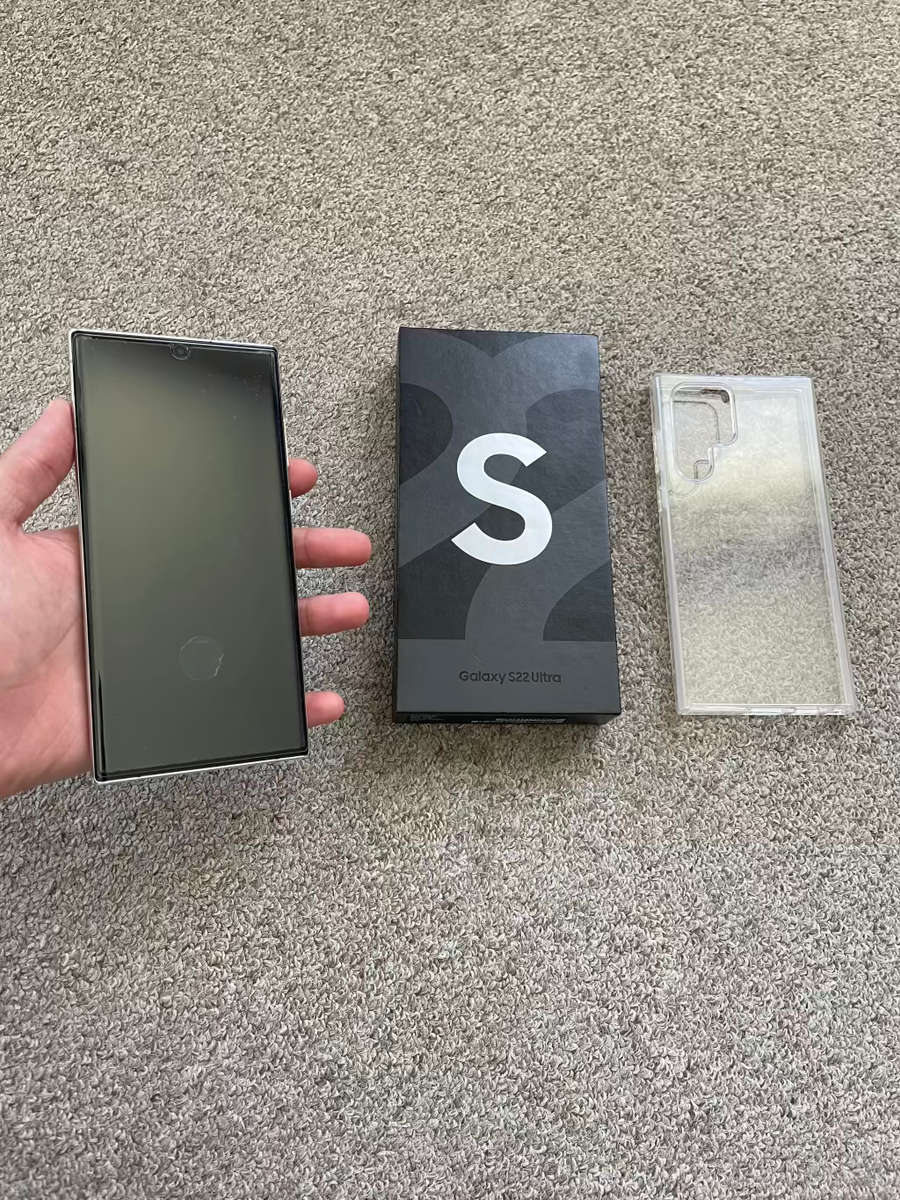 Samsung S22 Ultra 5G 256gb Dual SIM 12gb ram Immaculate condition with box and cover - white