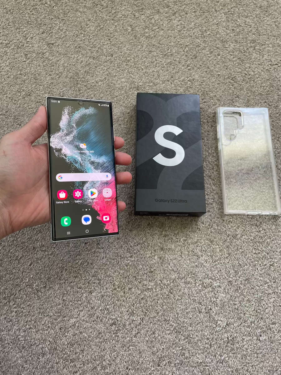 Samsung S22 Ultra 5G 256gb Dual SIM 12gb ram Immaculate condition with box and cover - white