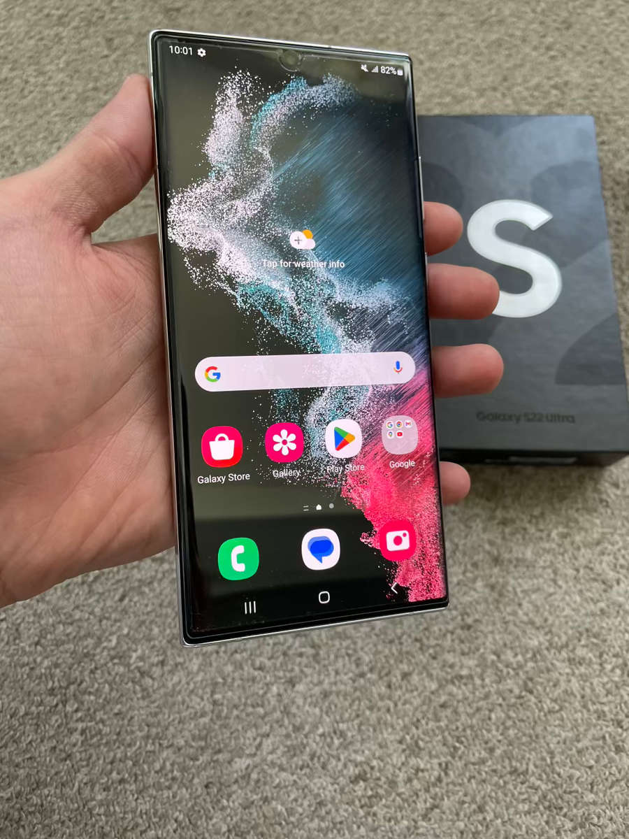 Samsung S22 Ultra 5G 256gb Dual SIM 12gb ram Immaculate condition with box and cover - white