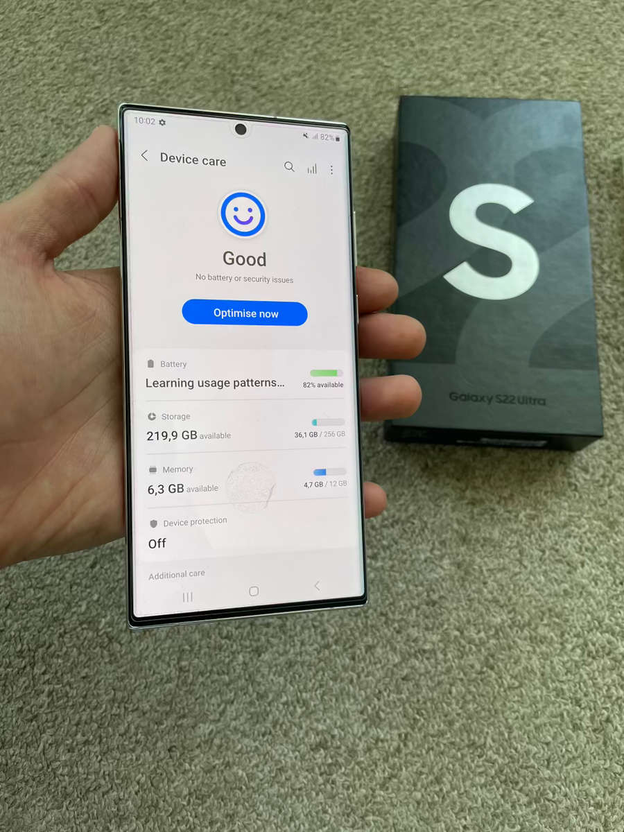 Samsung S22 Ultra 5G 256gb Dual SIM 12gb ram Immaculate condition with box and cover - white