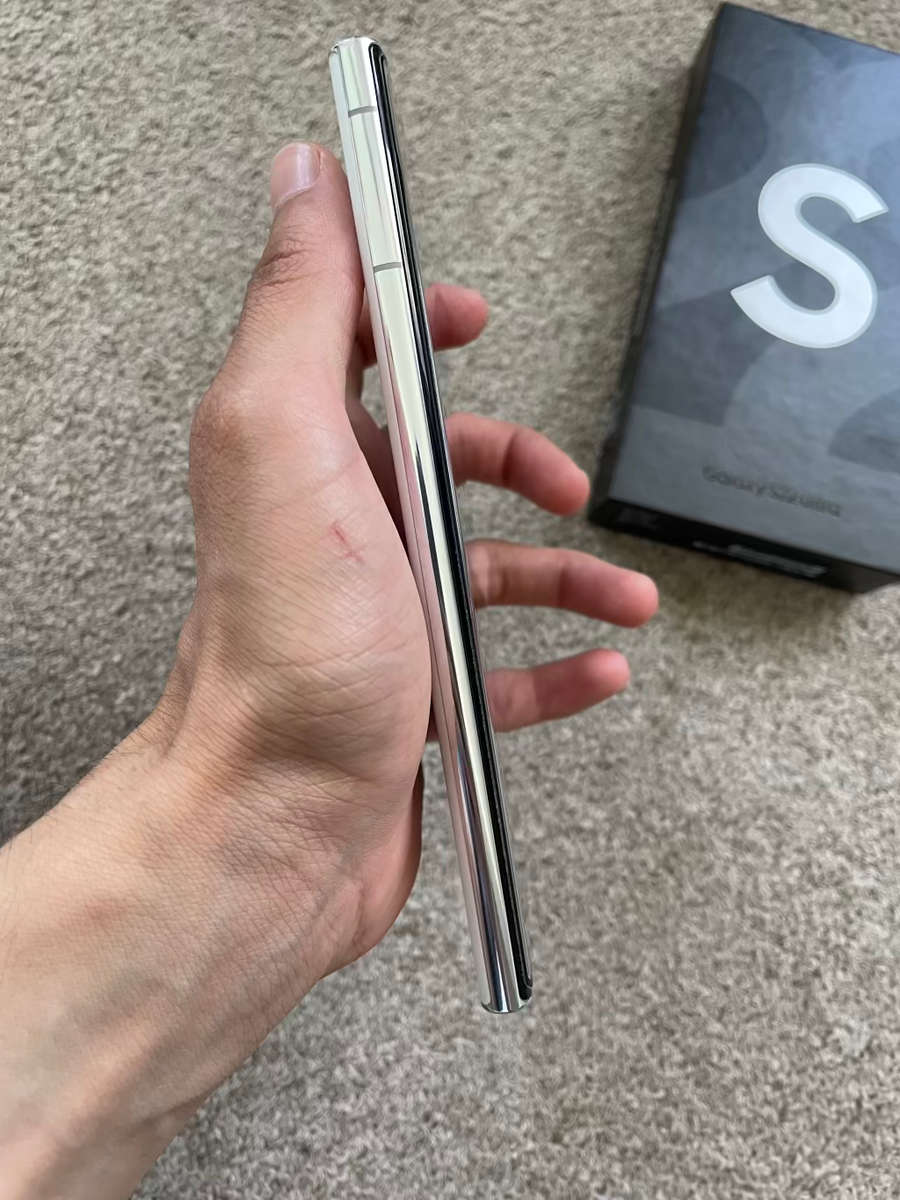 Samsung S22 Ultra 5G 256gb Dual SIM 12gb ram Immaculate condition with box and cover - white