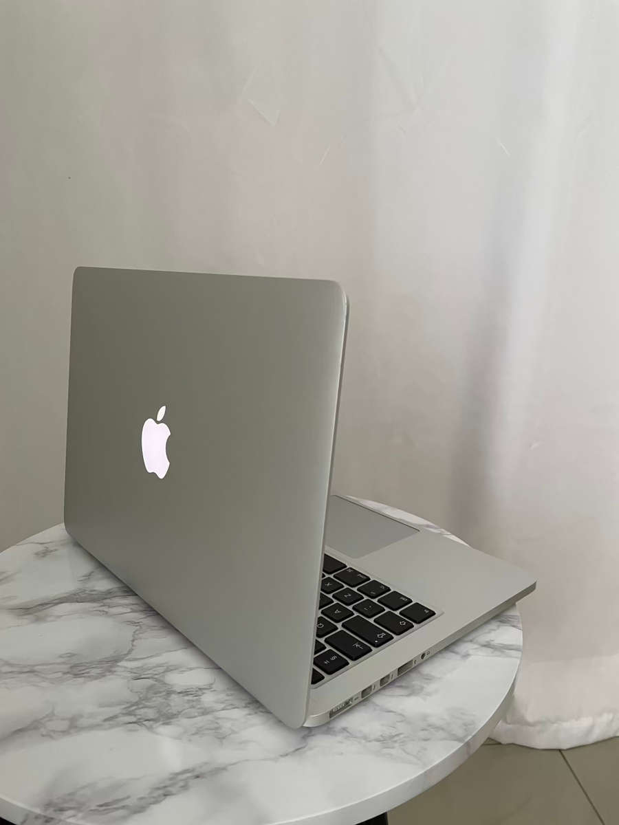 MacBook Pro 13 inch 2.5GHz core i5 8gb ram 128gb SSD 2012