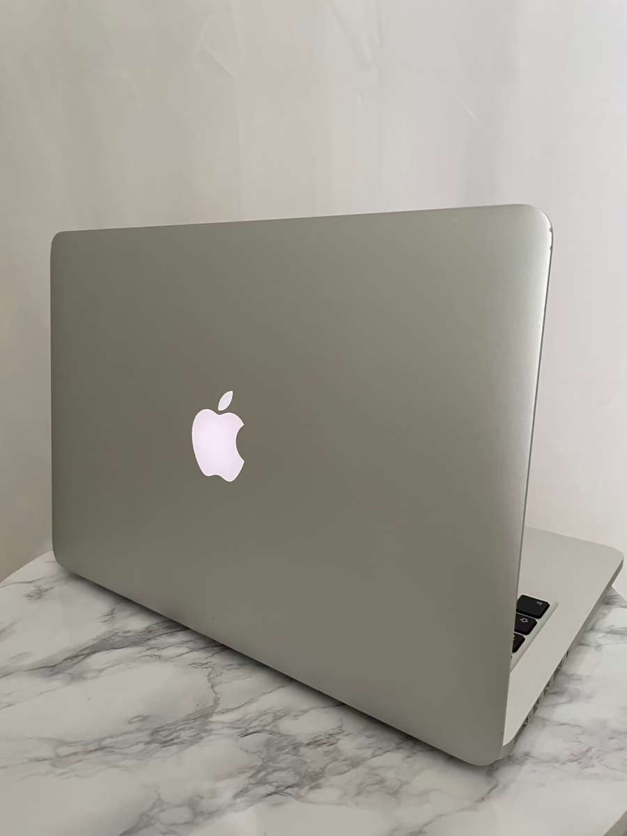 MacBook Pro 13 inch 2.5GHz core i5 8gb ram 128gb SSD 2012