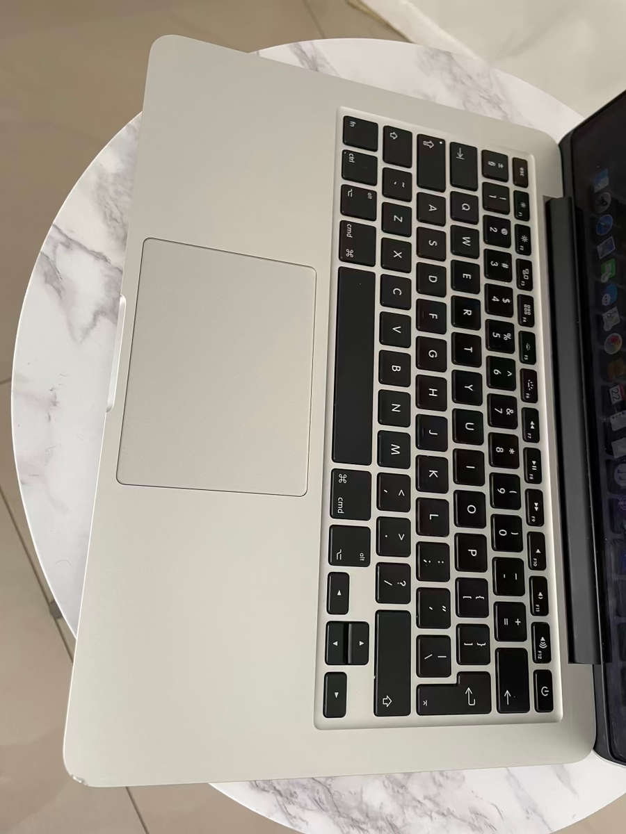 MacBook Pro 13 inch 2.5GHz core i5 8gb ram 128gb SSD 2012
