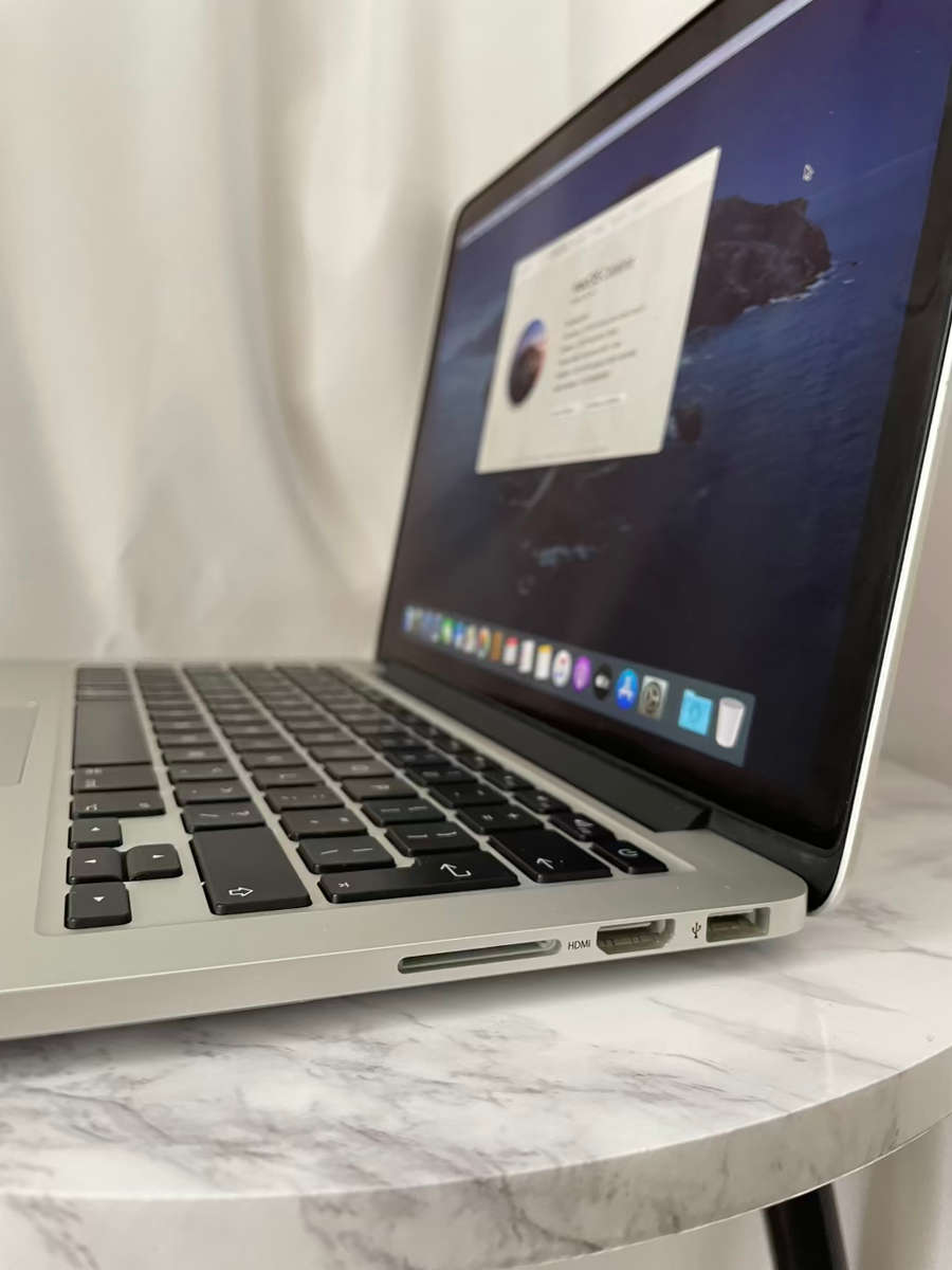 MacBook Pro 13 inch 2.5GHz core i5 8gb ram 128gb SSD 2012