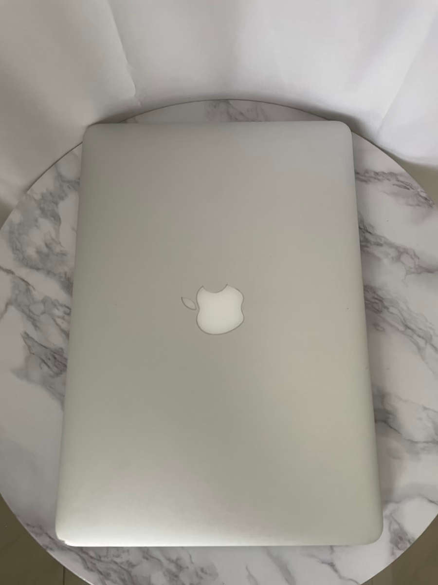 MacBook Pro 13 inch 2.5GHz core i5 8gb ram 128gb SSD 2012