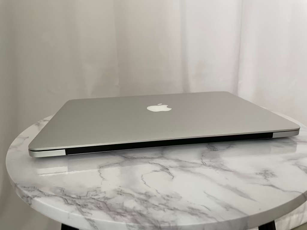 MacBook Pro 13 inch 2.5GHz core i5 8gb ram 128gb SSD 2012