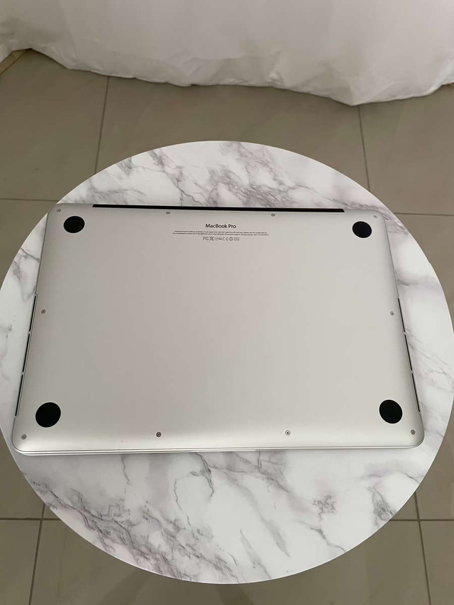 MacBook Pro 13 inch 2.5GHz core i5 8gb ram 128gb SSD 2012