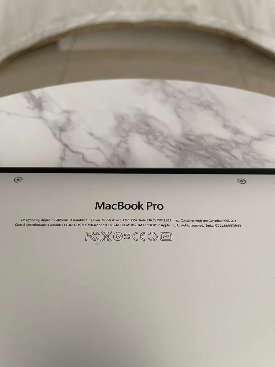 MacBook Pro 13 inch 2.5GHz core i5 8gb ram 128gb SSD 2012