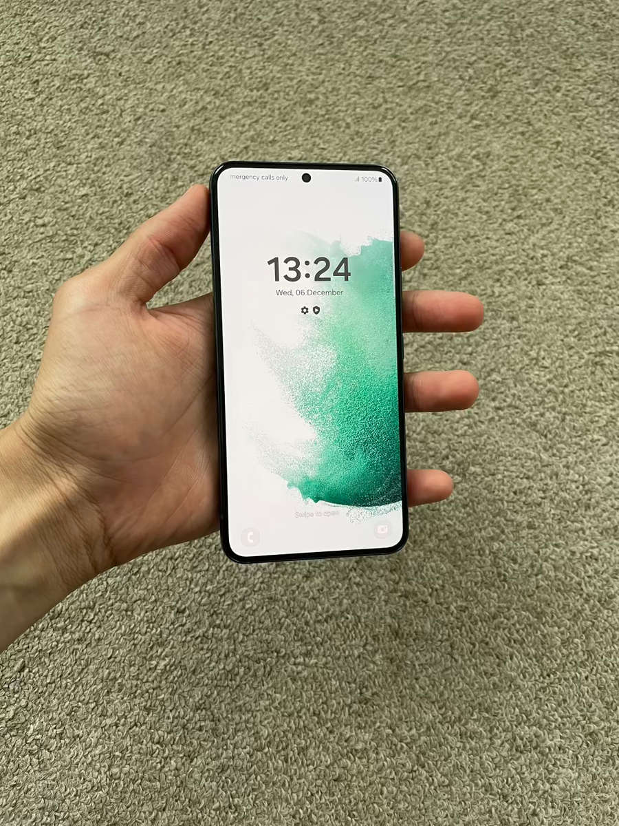 Samsung S22 5G 256gb Dual SIM Immaculate condition with cover - GREEN