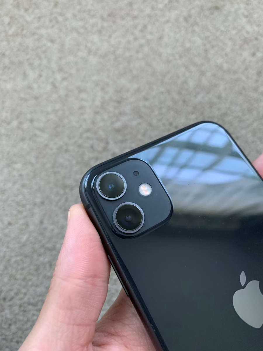 iPhone 11 64gb Dual sim with cover - black