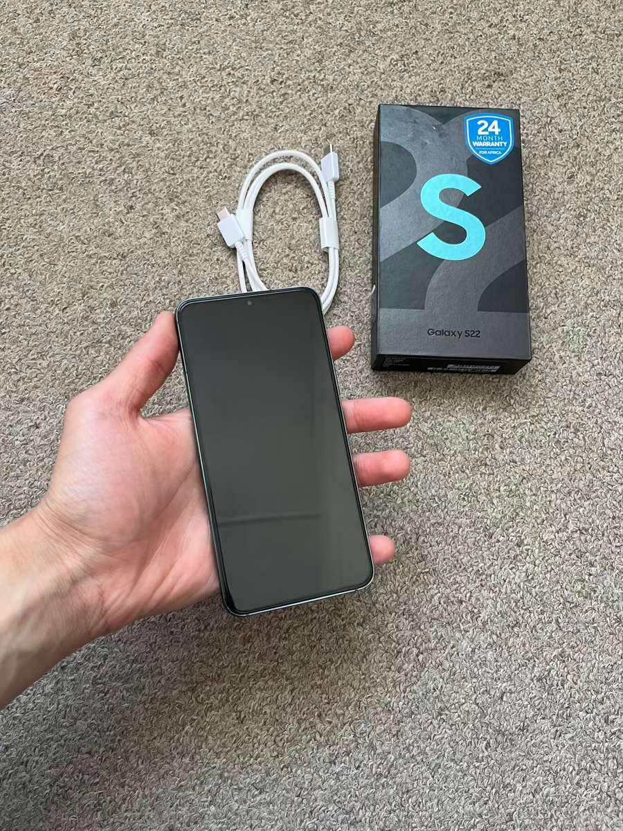 Samsung S22 5G 256gb Dual SIM Immaculate condition with box and cable - green