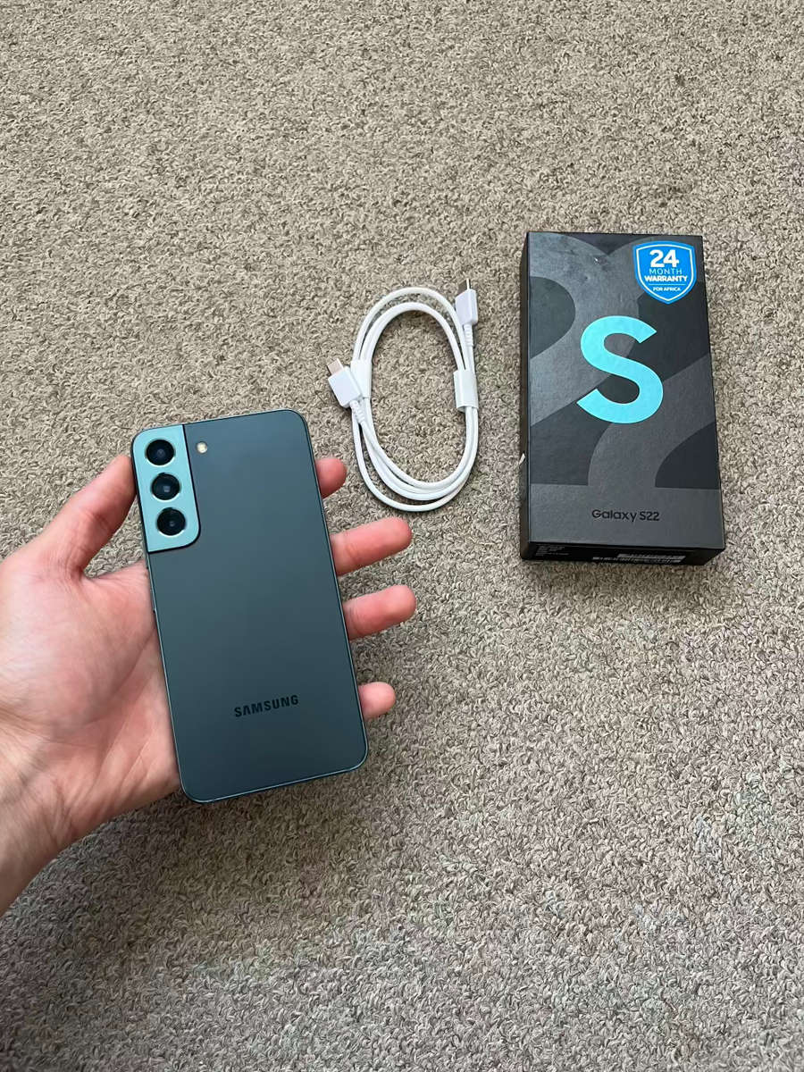 Samsung S22 5G 256gb Dual SIM Immaculate condition with box and cable - green