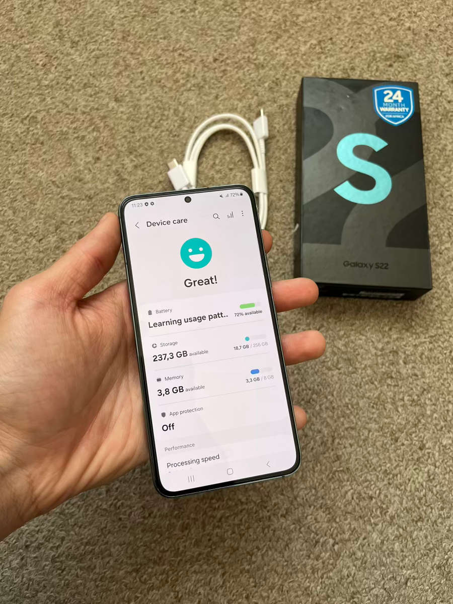 Samsung S22 5G 256gb Dual SIM Immaculate condition with box and cable - green