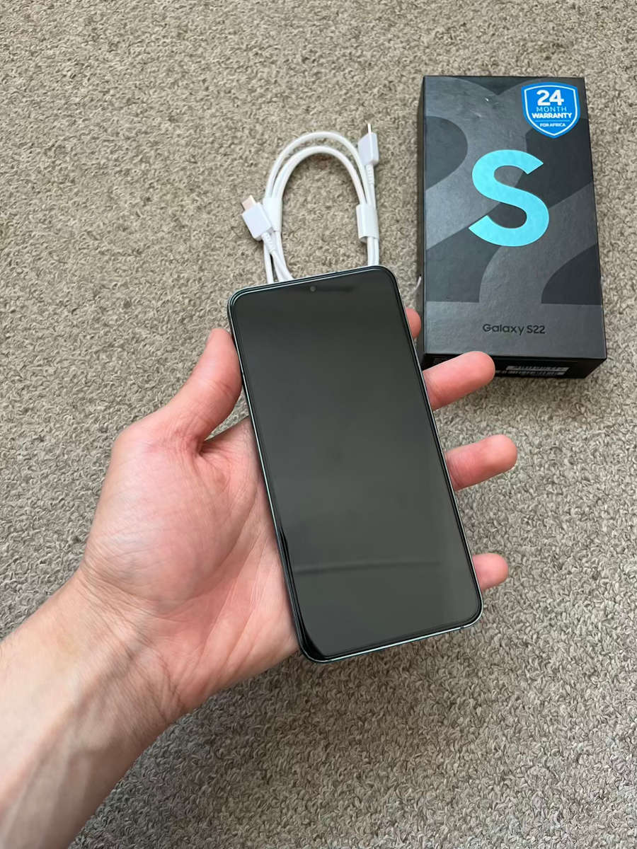 Samsung S22 5G 256gb Dual SIM Immaculate condition with box and cable - green